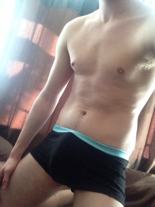 English-Lads-Nude-Sexting-Selfies (2).jpg